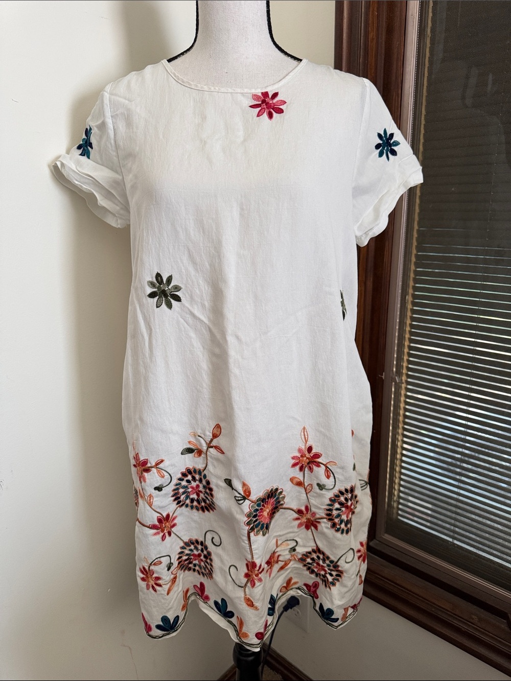 Ana & Rose | White Embroidered Floral Short-Sleeve Dress Size S